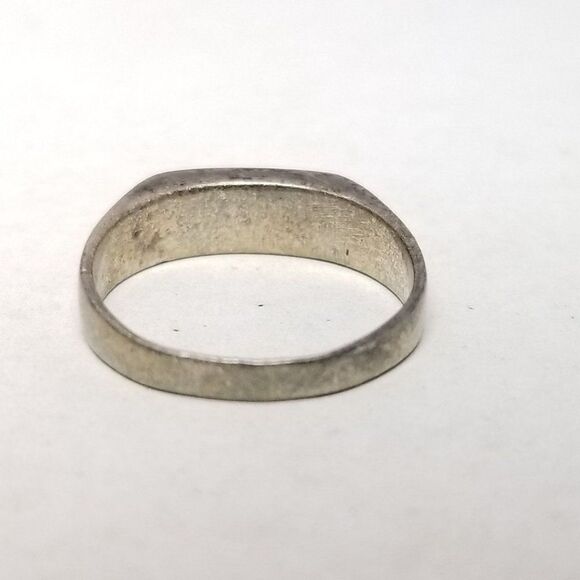 Vintage Sterling Silver Black Inlaid Stone Band, Size 5 Ring, Estate - Picture 3 of 7